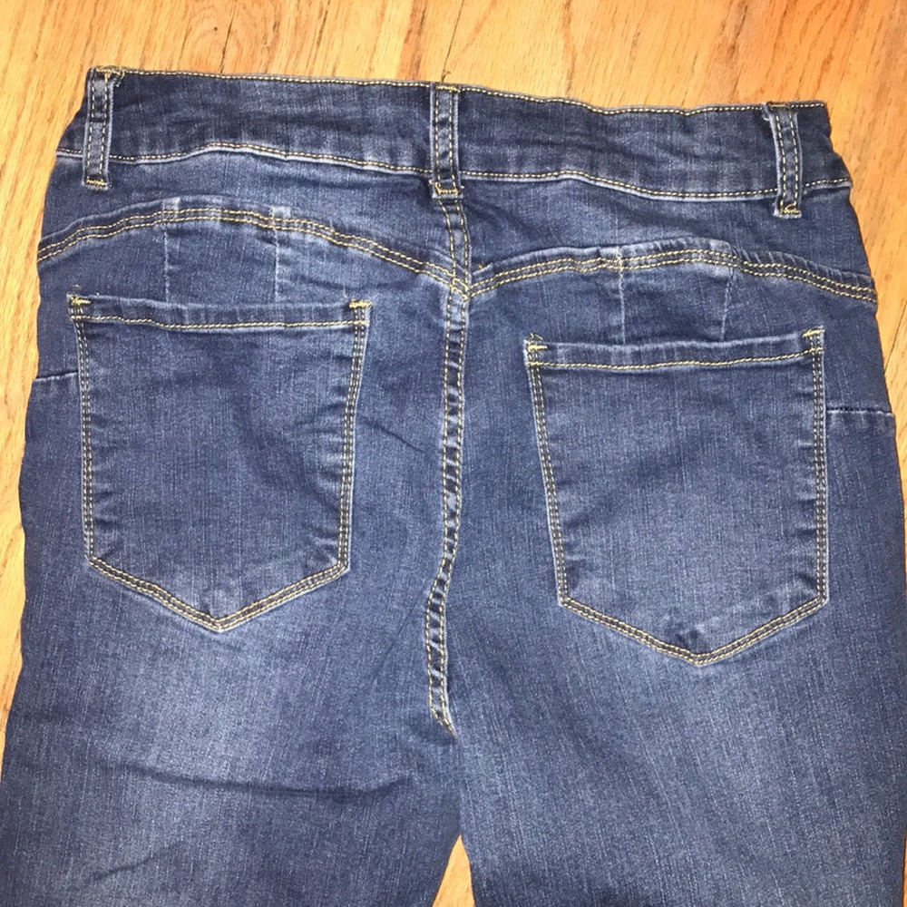 Distressed Jeans - Picture 5 of 7
